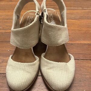 TOMS Women's Woven Cream Wedges